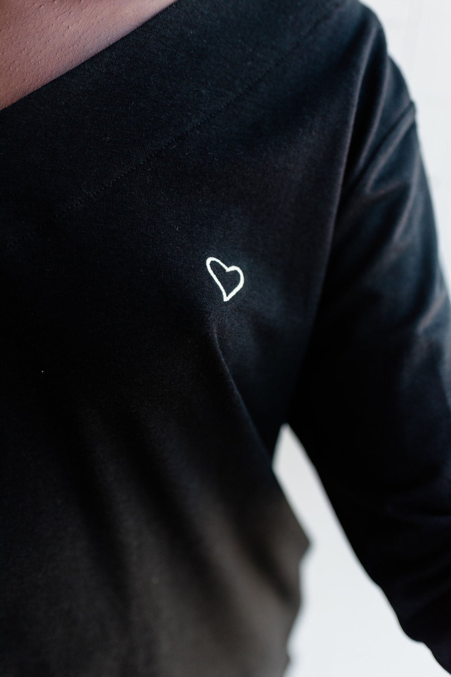 Jamie V-Neck Sleep Top | Black with Heart